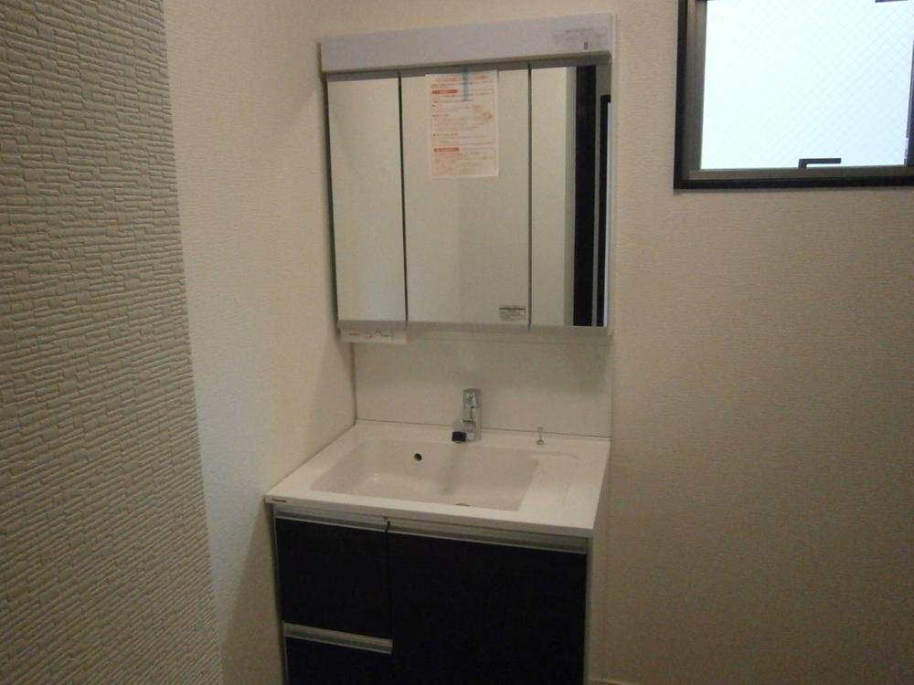 Wash basin, toilet. C Building Indoor (12 May 2013) Shooting