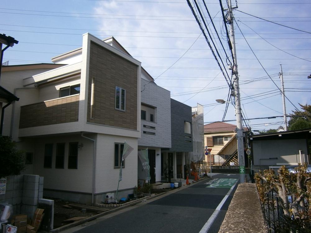 Local photos, including front road. Local (11 May 2013) Shooting