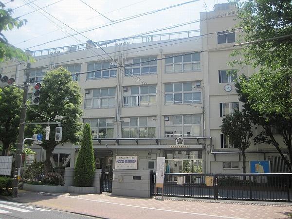 Junior high school. 500m to Nerima Oizumi Junior High School