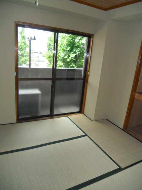 Living and room. Japanese-style room 6 quires