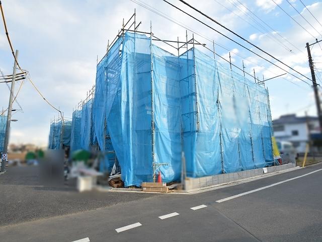 Local photos, including front road. Local photo (2013 December 12 shooting)