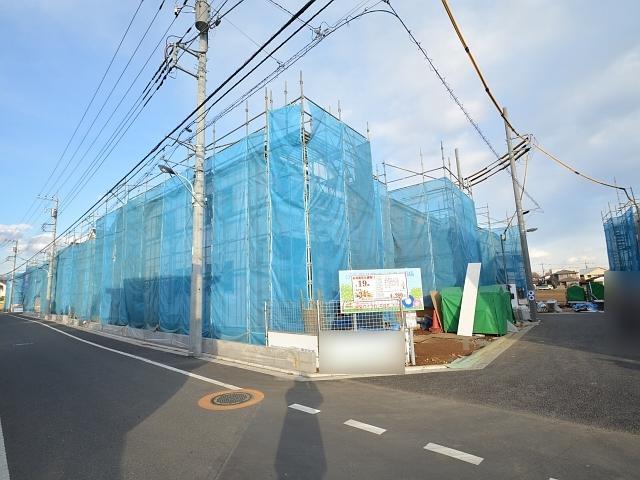 Local photos, including front road. Local photo (2013 December 12 shooting)