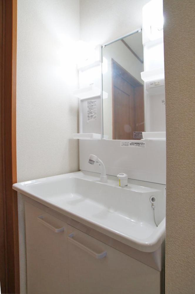 Wash basin, toilet. Wash basin is that combines the storage capacity based on practicality. 