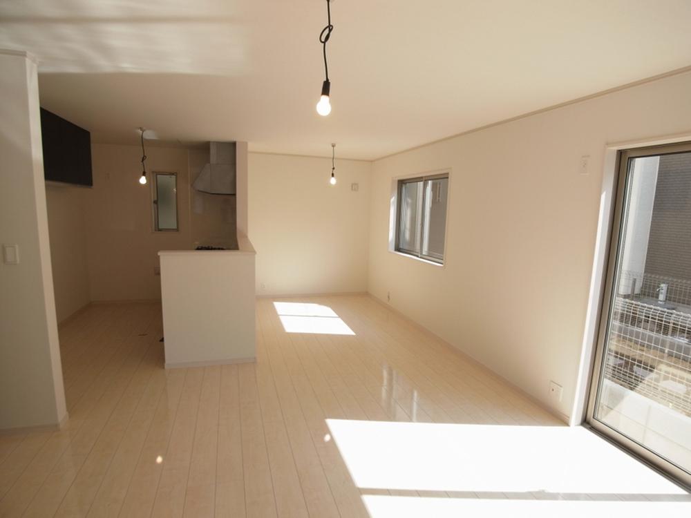 Same specifications photos (living). Seller construction cases _ living