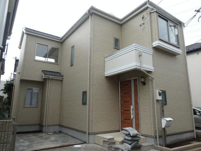 Local appearance photo. Local (11 May 2013) Shooting