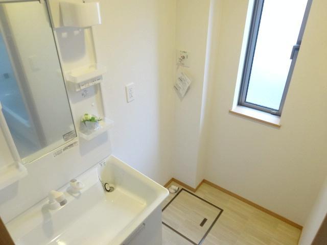 Wash basin, toilet. Wash room (November 2013) Shooting