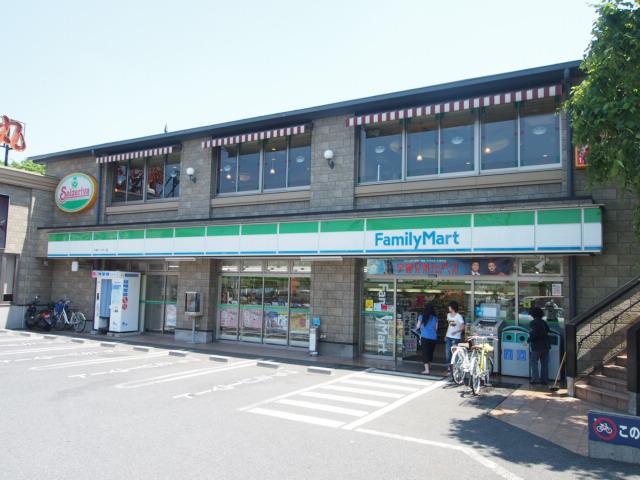 Convenience store. 500m to Family Mart (convenience store)