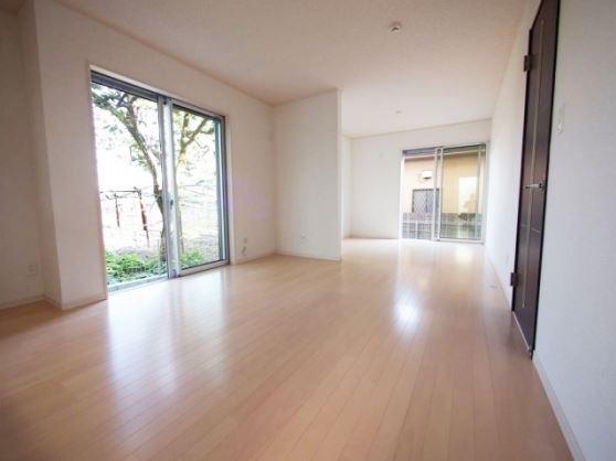 Same specifications photos (living). Same specifications