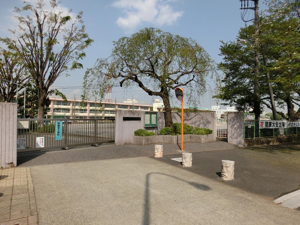Junior high school. 1016m to Nerima Oizumigakuen Sakura Junior High School