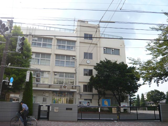 Junior high school. Municipal Oizumi Junior High School until the (junior high school) 1100m