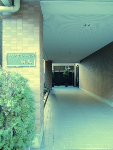 Entrance. Family-friendly condominium (^_^) /