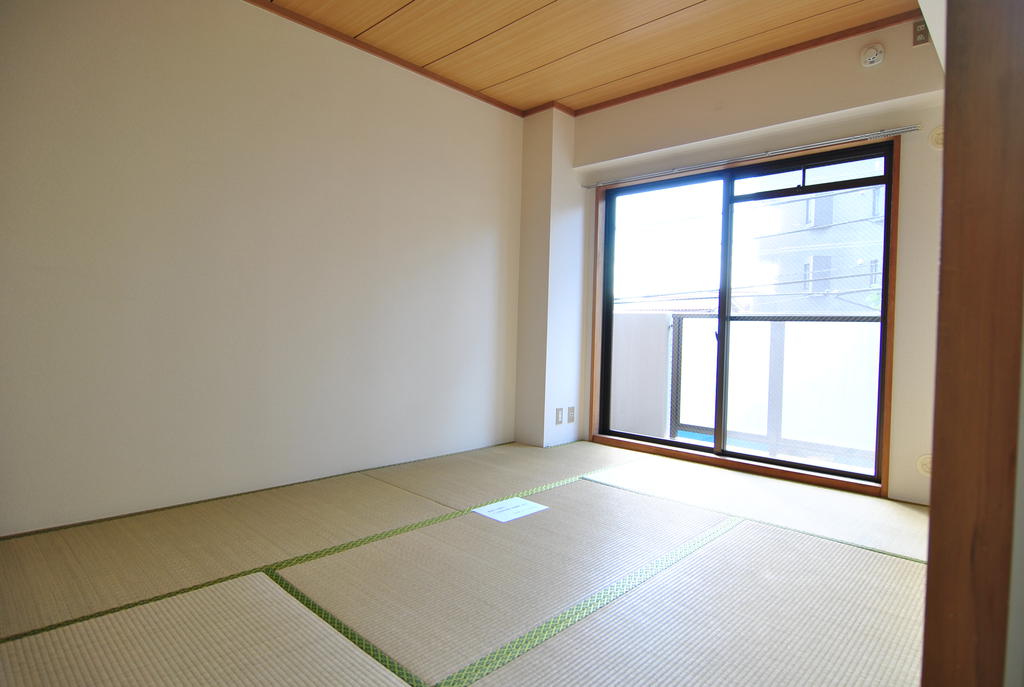 Living and room. Japanese-style room 6 quires