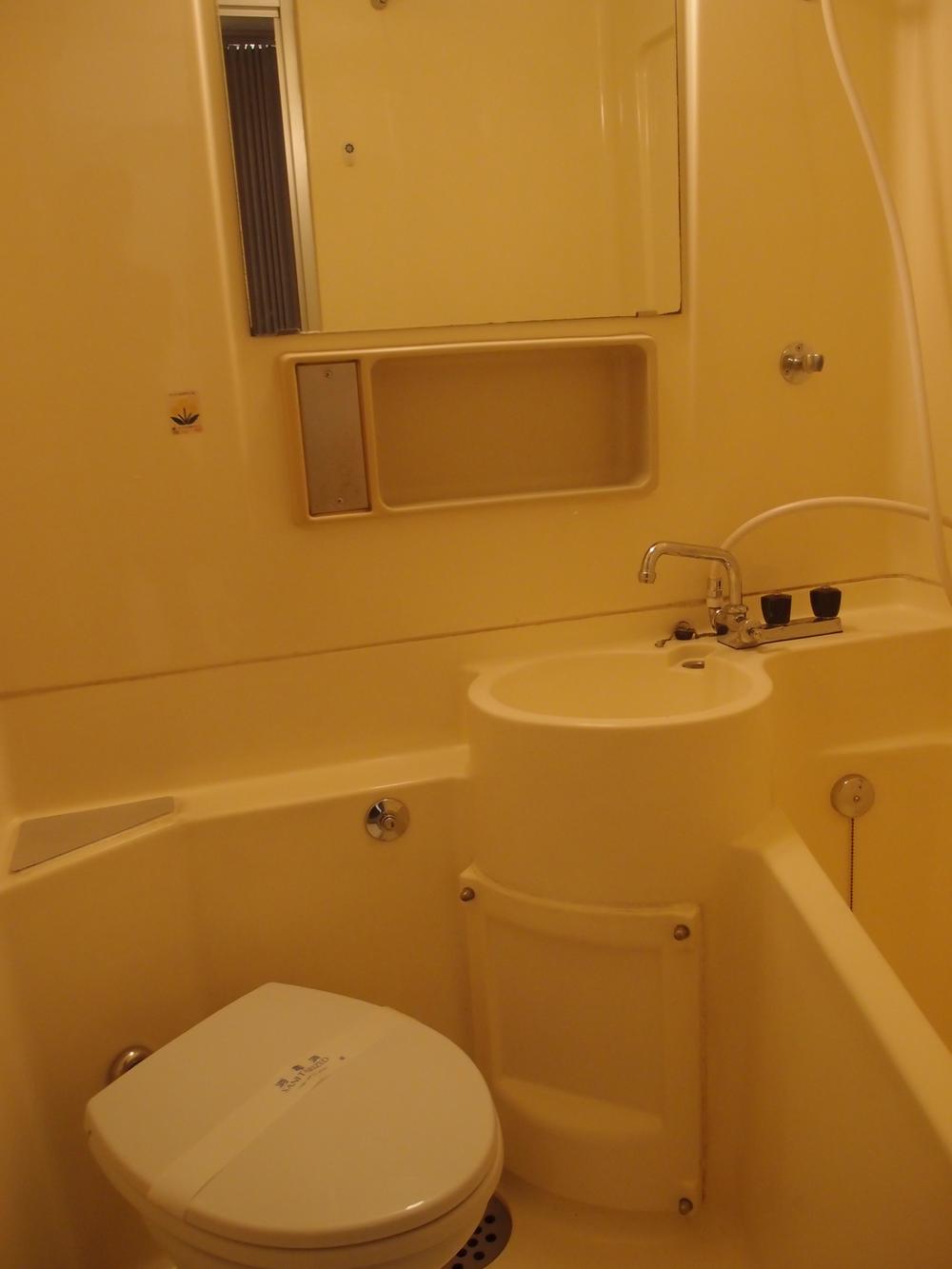 Bathroom. Indoor (12 May 2013) Shooting ~ bathroom ・ toilet ・ Washroom, December 2013 House cleaned ~