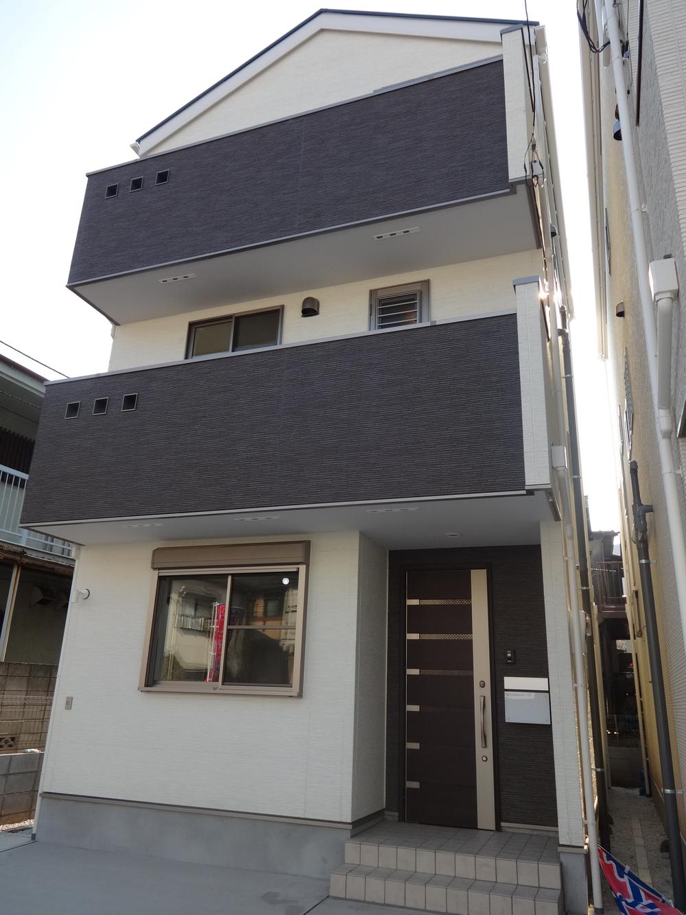 Local appearance photo. Local (12 May 2013) Shooting