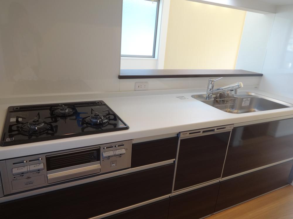 Kitchen. Indoor (12 May 2013) Shooting