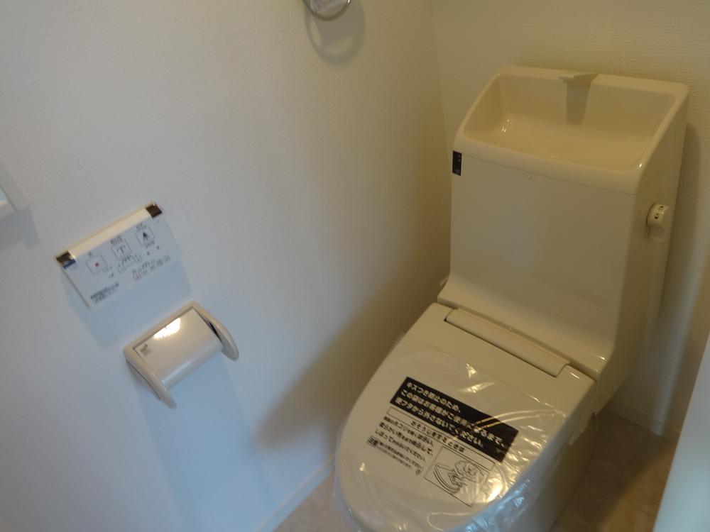 Toilet. Indoor (12 May 2013) Shooting