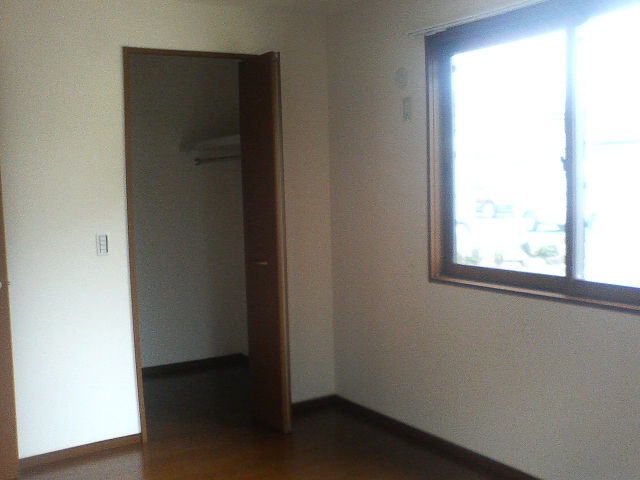 Other. Walk-in closet is how to use Iloilo. 