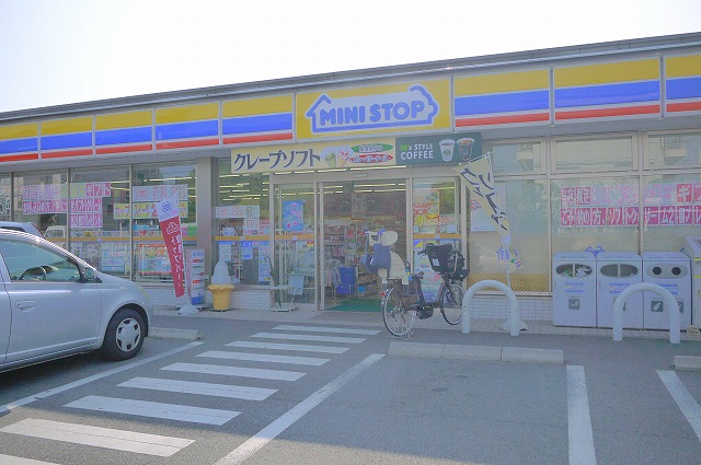 Convenience store. MINISTOP Shakujii-cho 5-chome up (convenience store) 630m