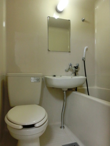 Toilet. 3-point unit bath (toilet part)