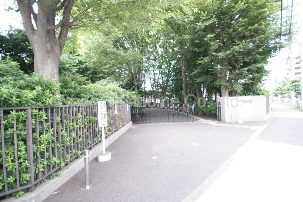 high school ・ College. 925m to the private Waseda University Senior High School