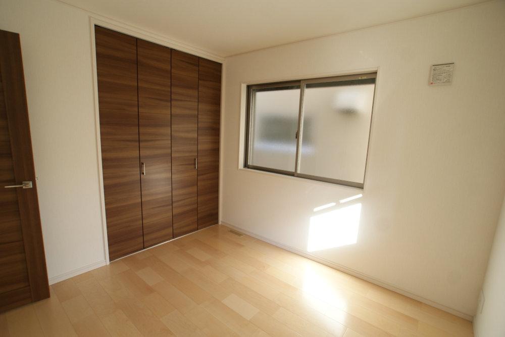 Same specifications photos (Other introspection). It will be the construction example of the living room. 