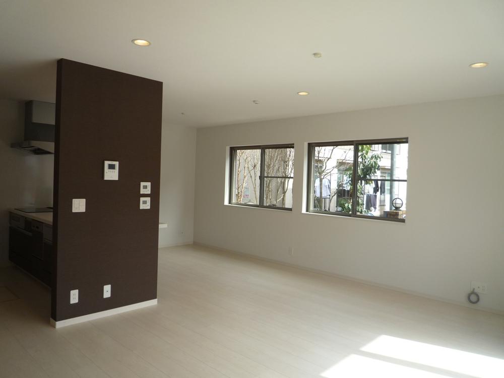 Same specifications photos (living). (1 Building) same specification