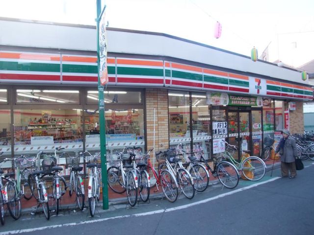 Convenience store. 220m to Seven-Eleven (convenience store)