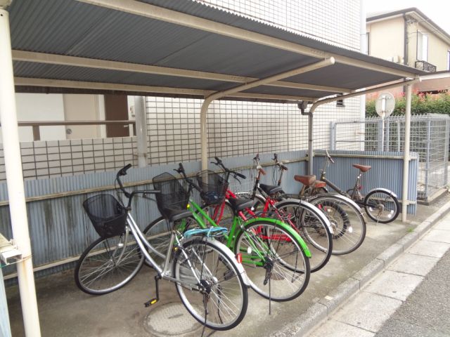 Other room space. There bicycle parking space