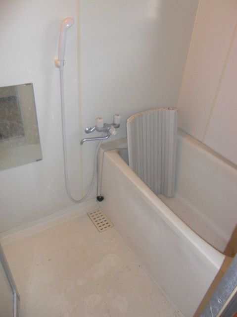 Bath. Bathroom to put loose