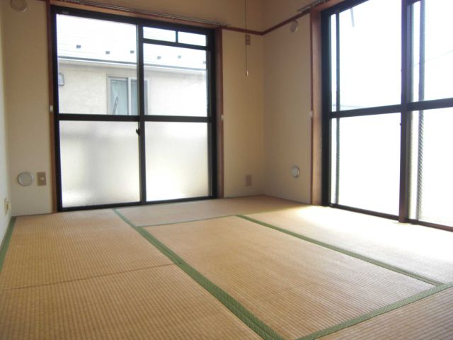 Living and room. Ventilation good Japanese-style room 6 quires