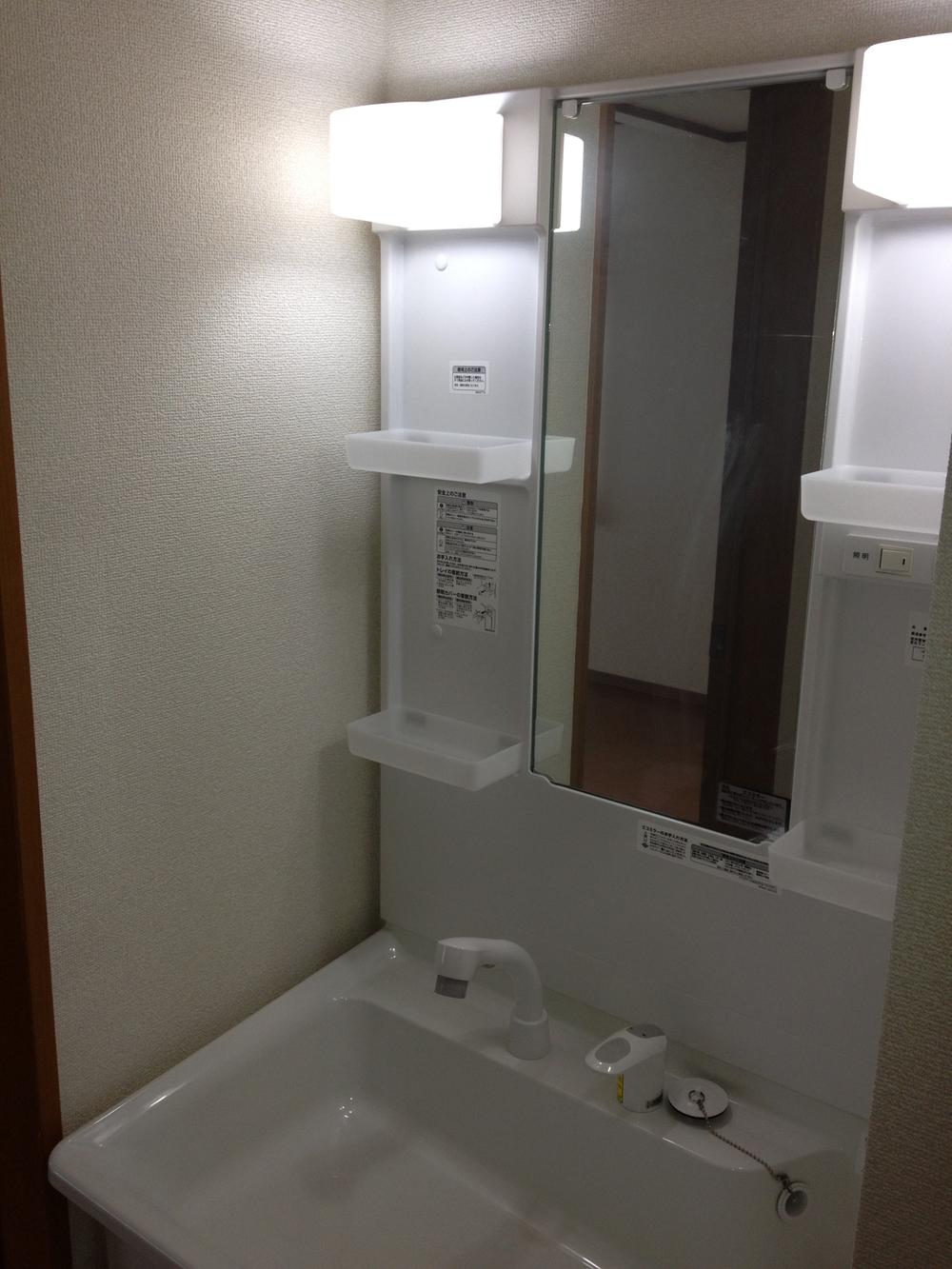 Wash basin, toilet. Indoor (12 May 2013) Shooting