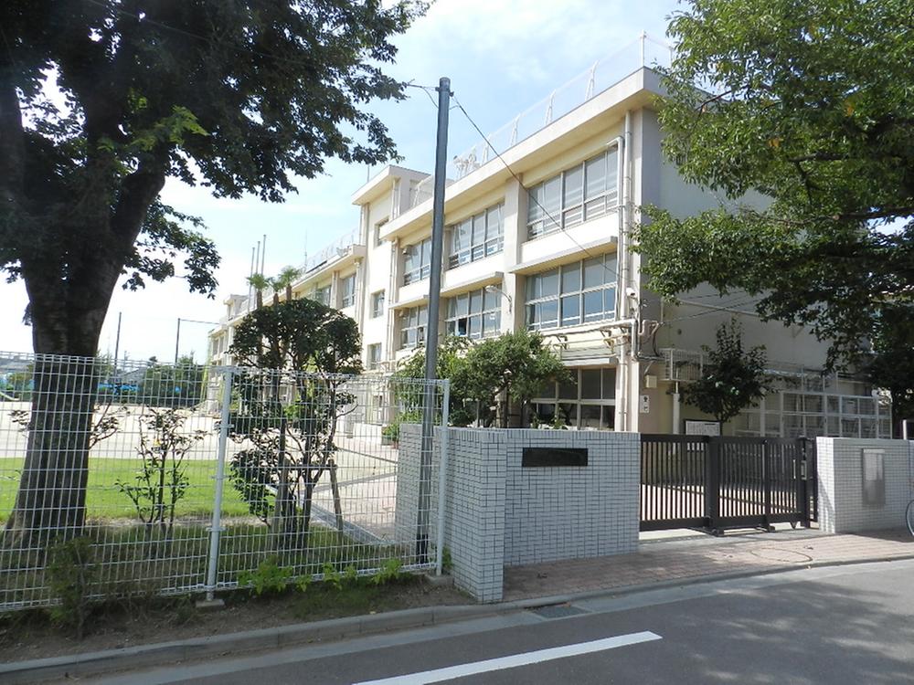 Primary school. 50m to Seki-cho Small