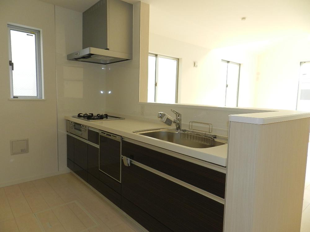 Kitchen. System kitchen / Dishwasher ・ Quiet sink ・ Glass top stove