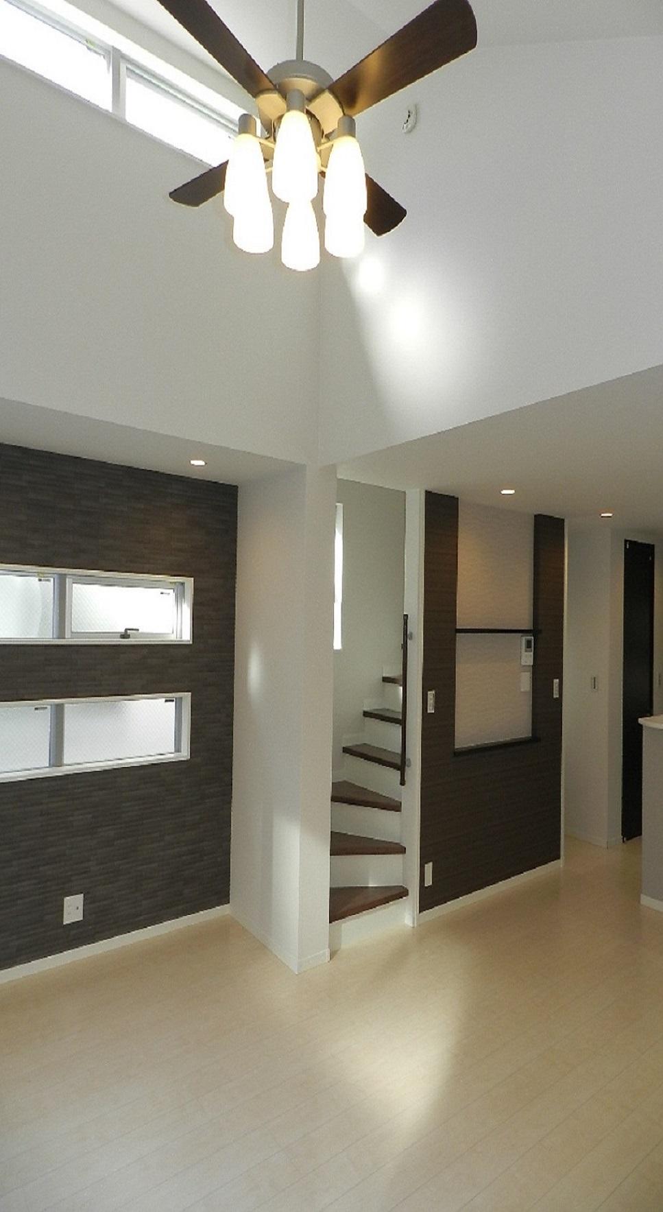 Living. Realization of living is blessed to open and daylighting. 