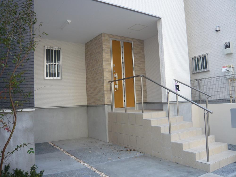 Local appearance photo. Building 2 imposing complete ・ Local (November 5, 2013) Shooting