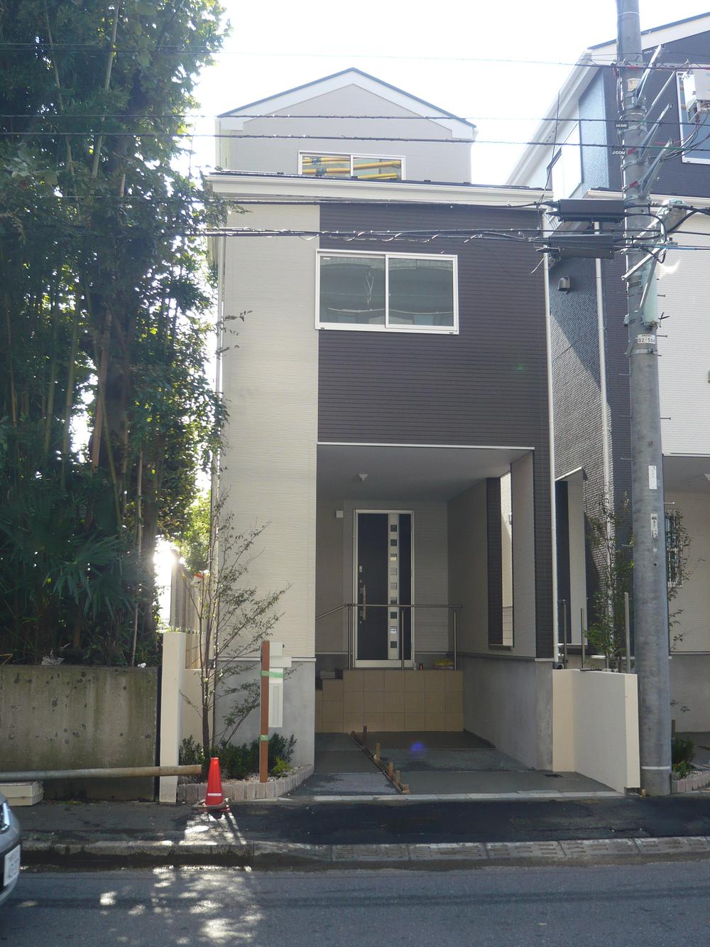 Local appearance photo. Building 3 imposing complete ・ Local (November 8, 2013) Shooting
