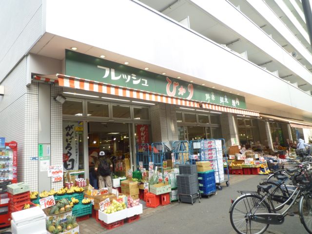 Shopping centre. 900m until fresh Hikari (shopping center)