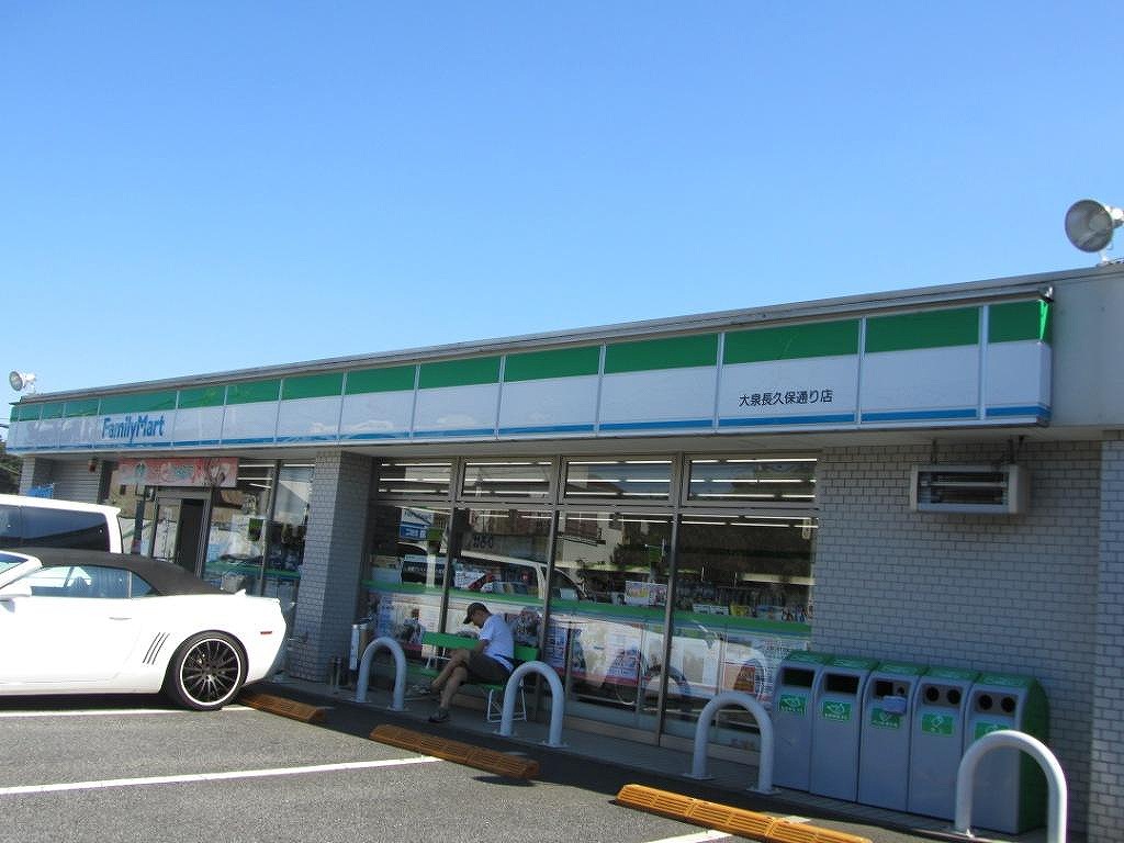 Convenience store. 300m to Family Mart (convenience store)