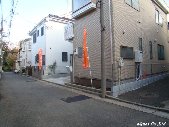 Local photos, including front road. Local (11 May 2013) Shooting