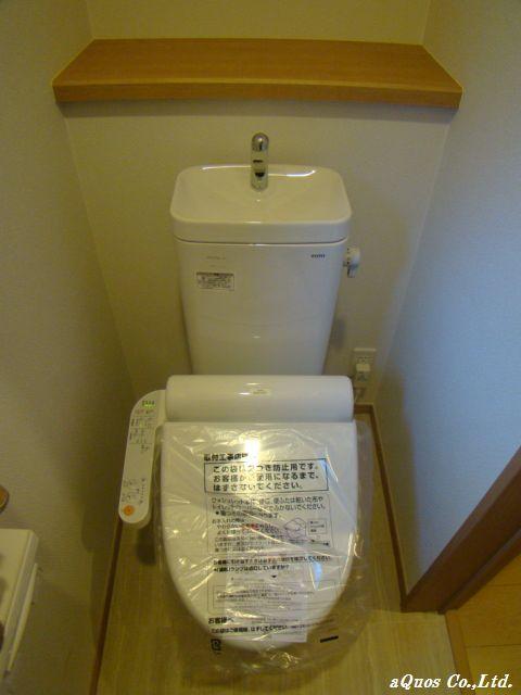 Toilet. Indoor (11 May 2013) Shooting