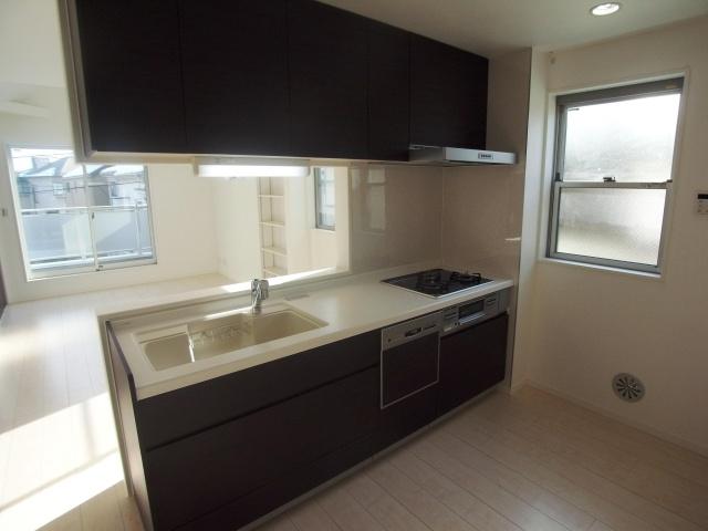 Same specifications photo (kitchen). Previously it is completed properties of kitchen. This property is also fashionable for the artificial marble top and sink. 