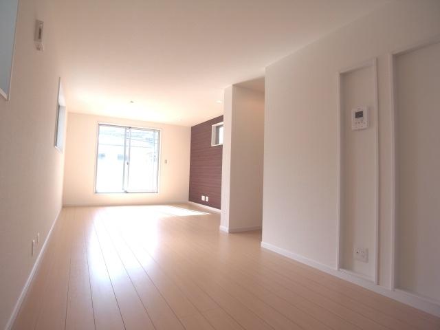 Same specifications photos (living). Ahead is the living room of the finished properties. please refer. 
