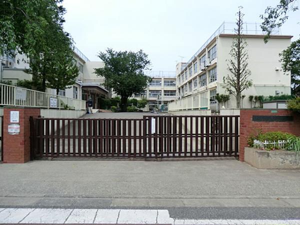 Primary school. Kaishin 550m until the second elementary school