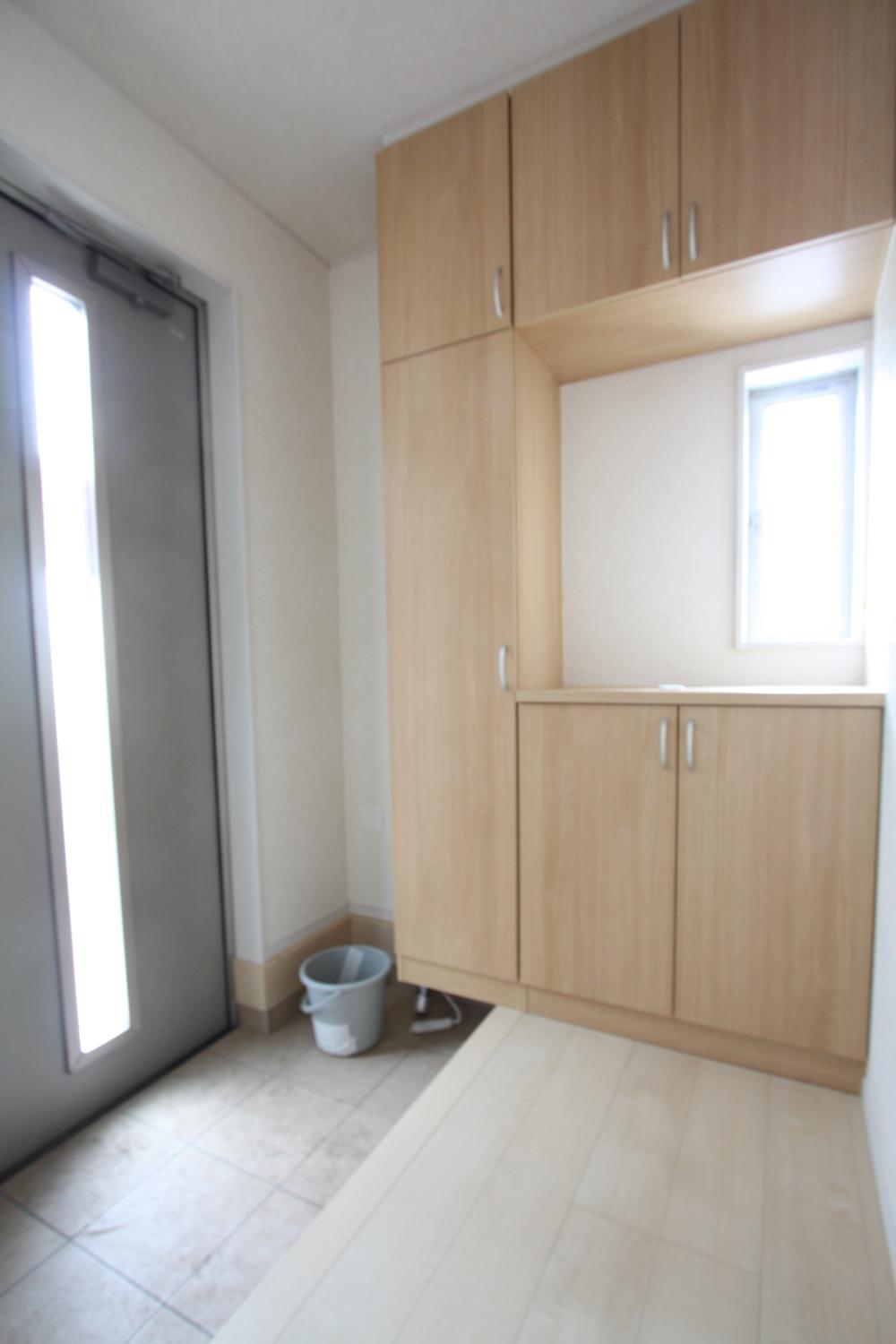 Entrance. Local (12 May 2013) Shooting