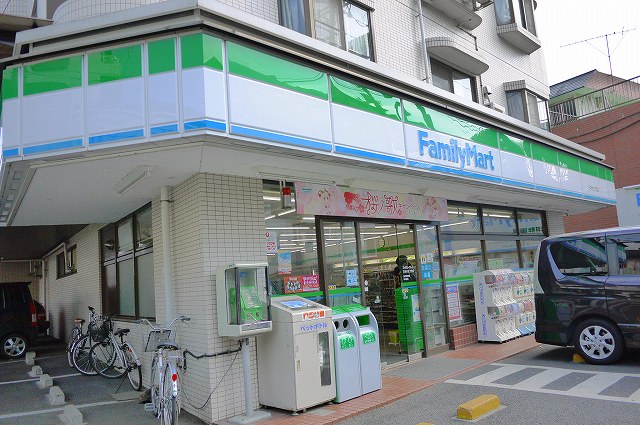 Convenience store. FamilyMart Shakujii Chome store up (convenience store) 368m