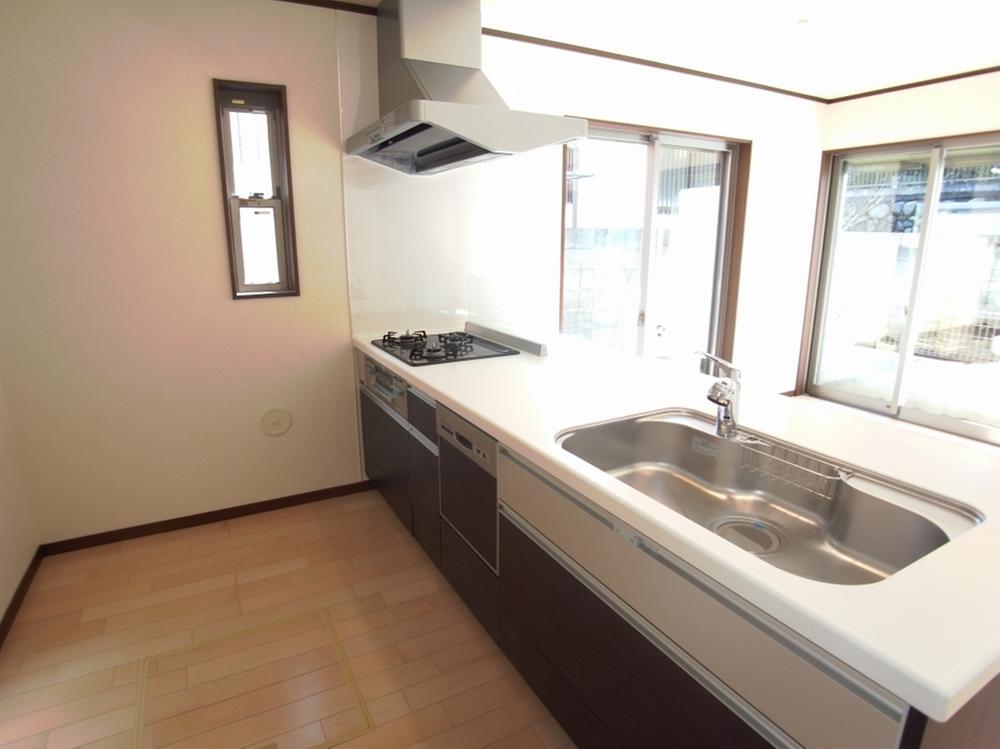 Same specifications photo (kitchen). Kitchen construction cases