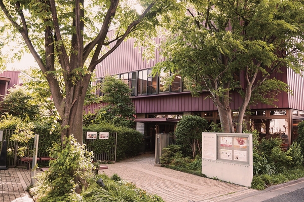Of picture book writer Chihiro Iwasaki "Chihiro Art Museum" (340m / A 5-minute walk)