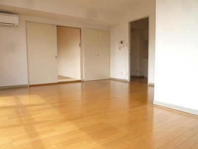 Living and room. bright, Wide ~ It has 16 Pledge living!