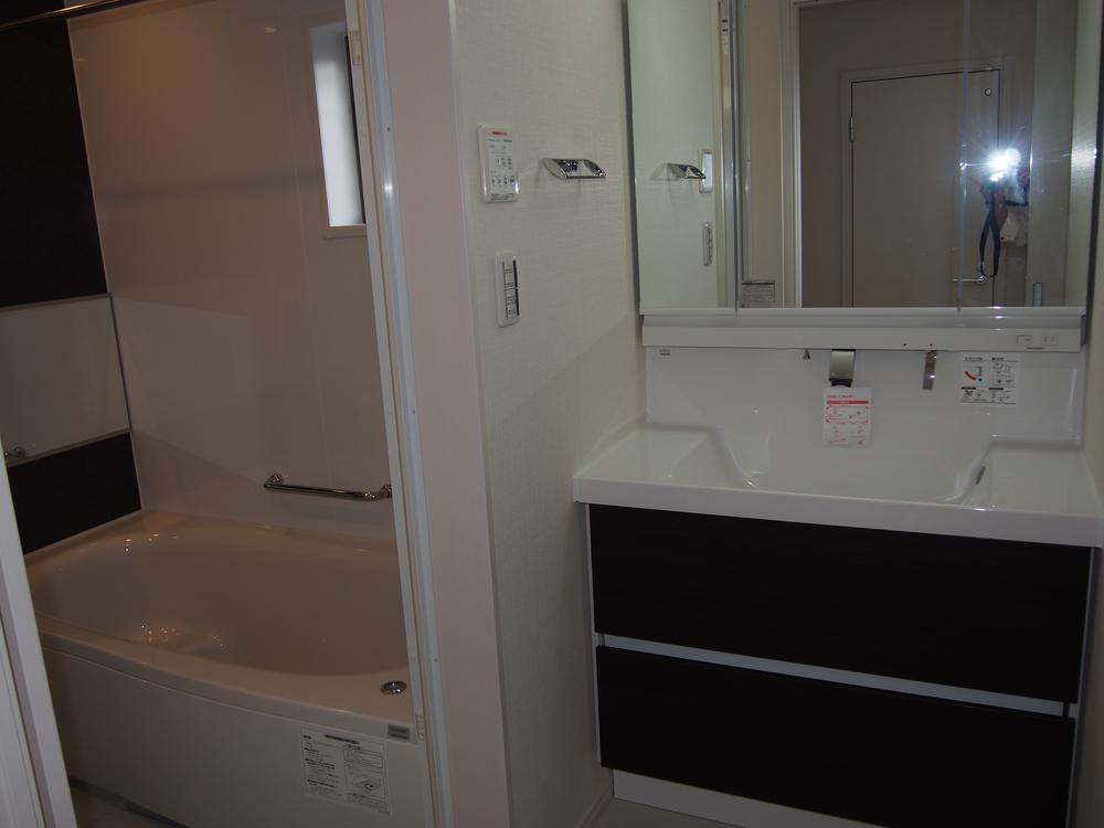 Wash basin, toilet. Indoor (September 2013) Shooting