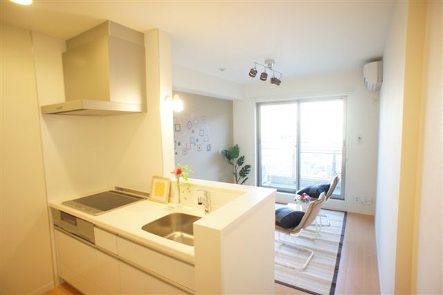 Living and room. LDK counter kitchen over is bright because there is a large window